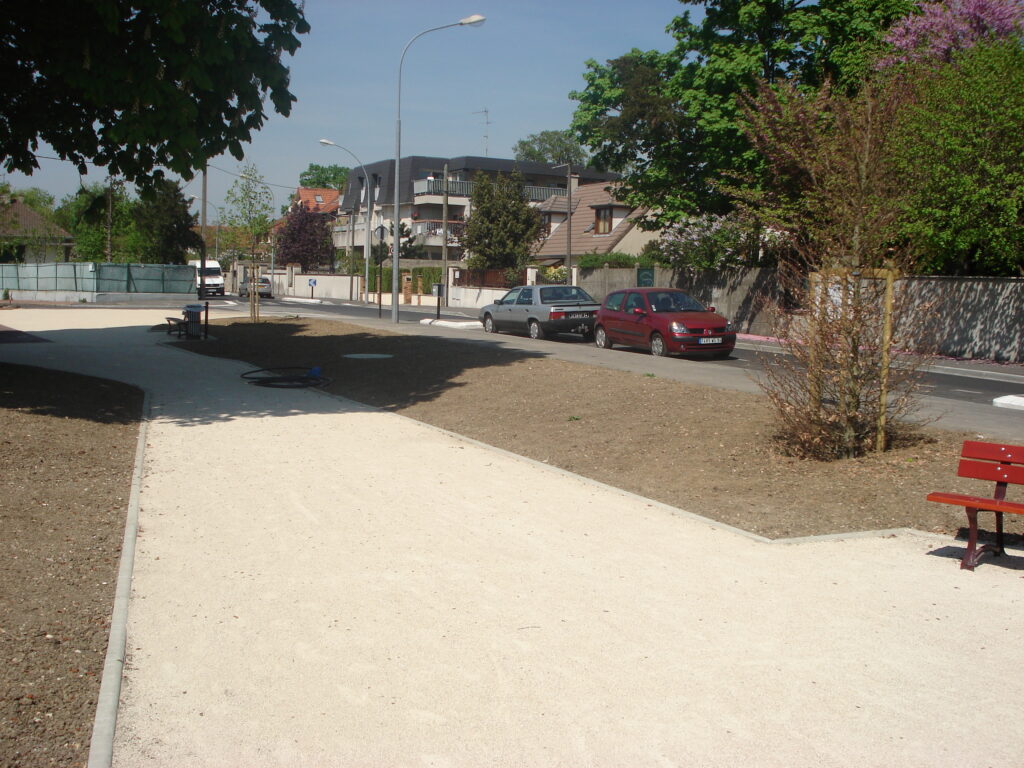 Allée en béton désactivé pour un parc à Bry sur Marne