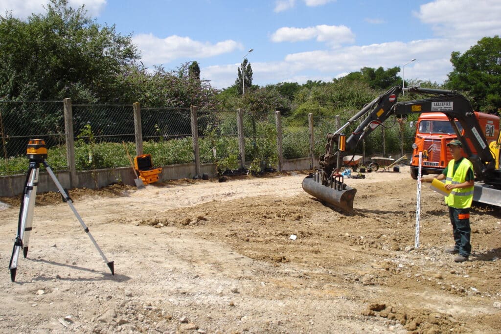 Terrassement avec prise de niveau au laser