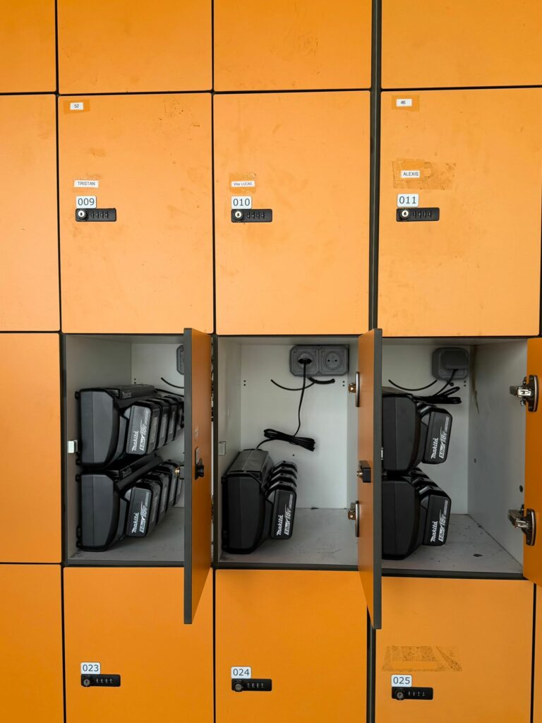 Et comme nous sommes organisés, chaque paysagiste gère ses batteries !